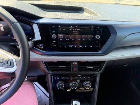 Used 2024 Volkswagen Taos SE w/ Panoramic Sunroof Package image 26