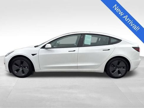Used 2021 Tesla Model 3 Standard Range Plus image 4