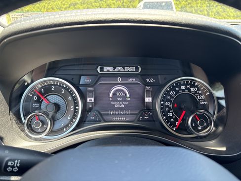 Used 2019 RAM 1500 Laramie AWD/4WD image 19