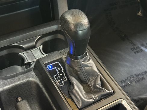 Used 2020 Toyota Tacoma SR AWD/4WD image 17