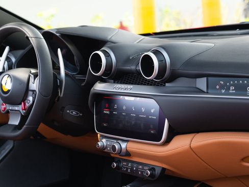 Used 2023 Ferrari Portofino M RWD image 65
