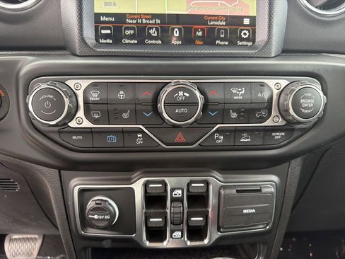 Used 2023 Jeep Wrangler Unlimited Sahara w/ Cold Weather Group image 27