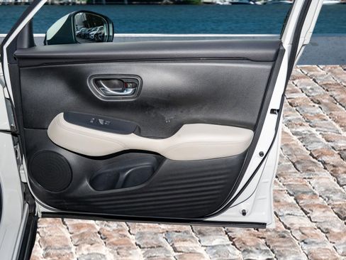 Certified 2023 Honda HR-V LX image 12