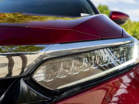 Certified 2018 Honda Accord Touring image 11