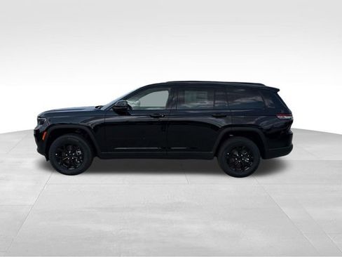 New 2025 Jeep Grand Cherokee L Altitude RWD image 23