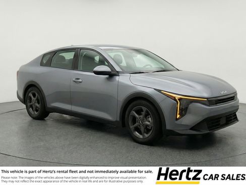 Used 2025 Kia K4 LXS image 1