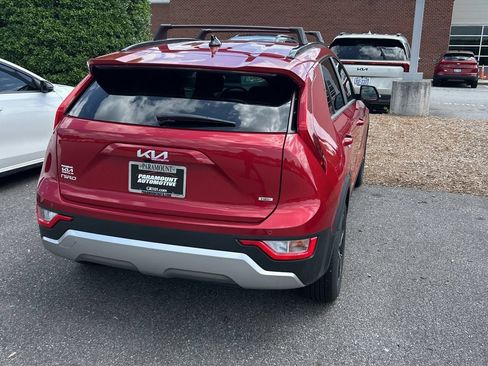 Certified 2025 Kia Niro EX FWD image 9