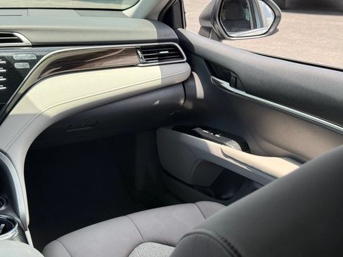Used 2020 Toyota Camry LE FWD image 22