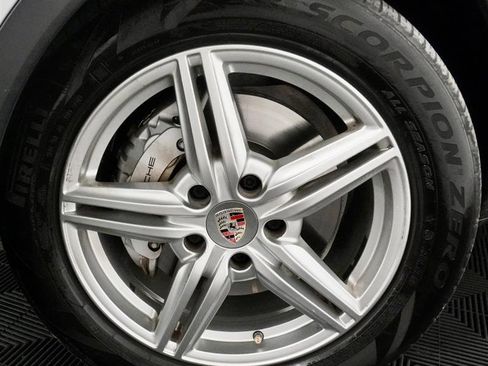 Used 2013 Porsche Cayenne S image 3