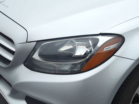 Used 2017 Mercedes-Benz C 300 4MATIC Sedan image 7