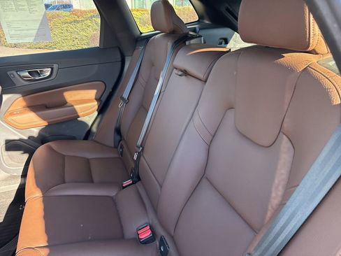 Certified 2023 Volvo XC60 B5 Plus w/ Climate Package image 29