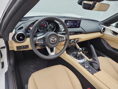 Used 2024 MAZDA MX-5 Miata Grand Touring RWD image 9