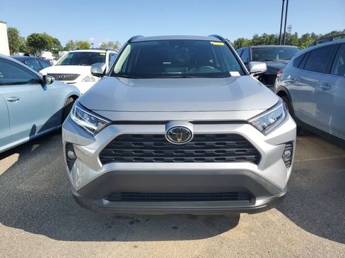 Used 2021 Toyota RAV4 XLE w/ Convenience Package FWD image 2