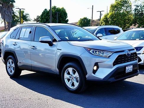 Used 2021 Toyota RAV4 XLE AWD/4WD image 6
