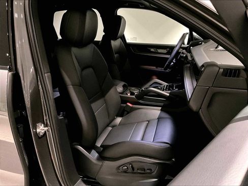 Used 2025 Porsche Cayenne E-Hybrid image 22