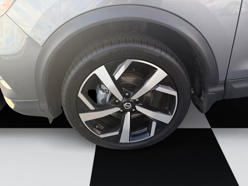 Used 2022 Nissan Rogue Sport SL w/ Premium Package image 14