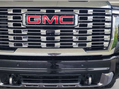 Used 2024 GMC Sierra 2500 Denali AWD/4WD image 2