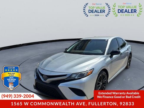 Used 2020 Toyota Camry SE w/ Carpet Mat Package FWD image 2