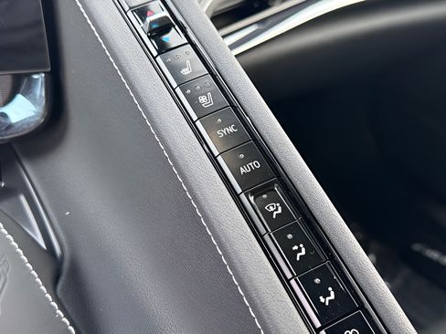 Used 2024 Chevrolet Corvette Stingray Preferred Cpe w/ Stealth Interior Trim Package RWD image 30