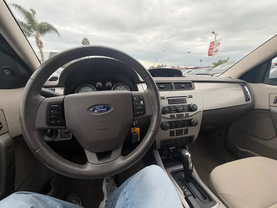 Used 2008 Ford Focus SES FWD image 4