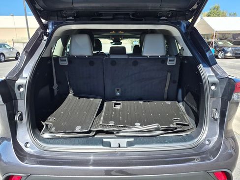 Used 2022 Toyota Highlander XLE image 26