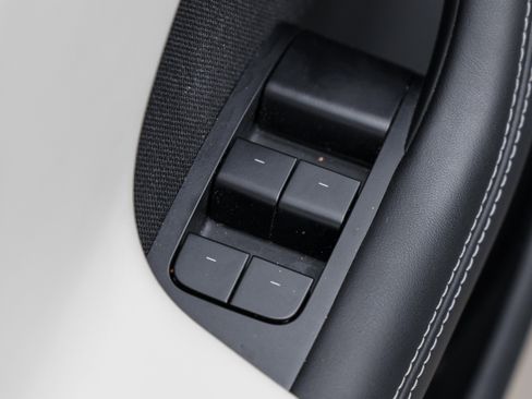 Used 2023 Tesla Model S Standard Range image 22