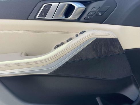 Used 2022 BMW X5 xDrive40i w/ M Sport Package image 19