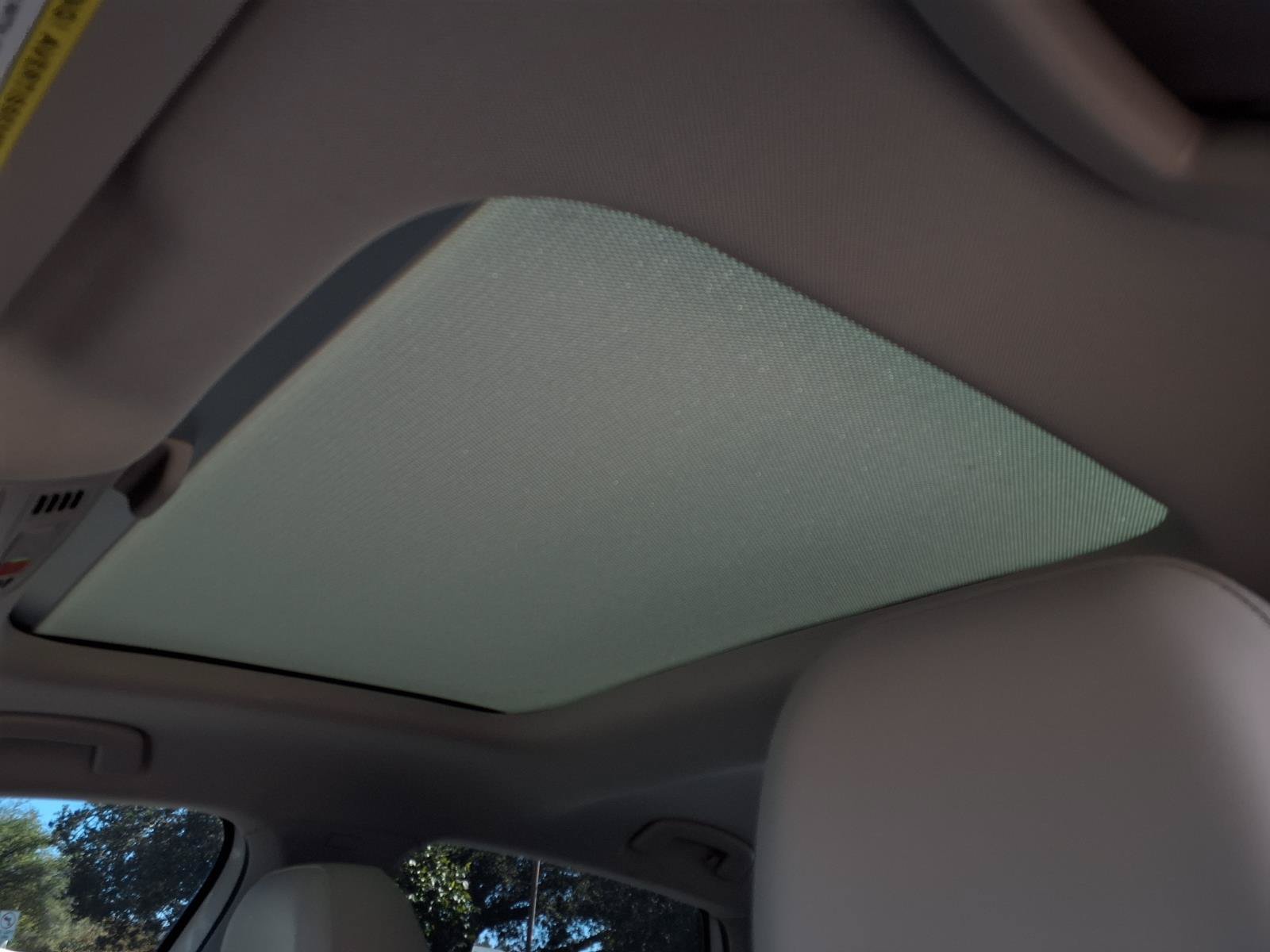 Used 2024 Volkswagen Jetta SE w/ Panoramic Sunroof Package FWD image 17