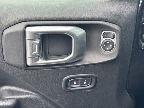 Used 2019 Jeep Wrangler Unlimited Sport S AWD/4WD image 16