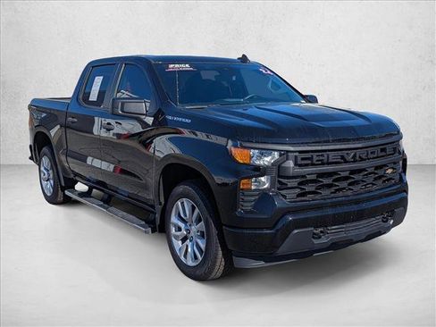 Used 2024 Chevrolet Silverado 1500 Custom image 3