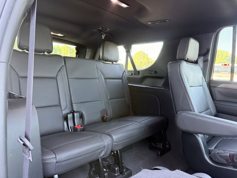 Used 2024 Chevrolet Suburban High Country AWD/4WD image 26