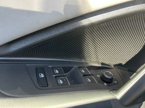 Used 2025 Volkswagen Tiguan SEL R-Line AWD/4WD image 19