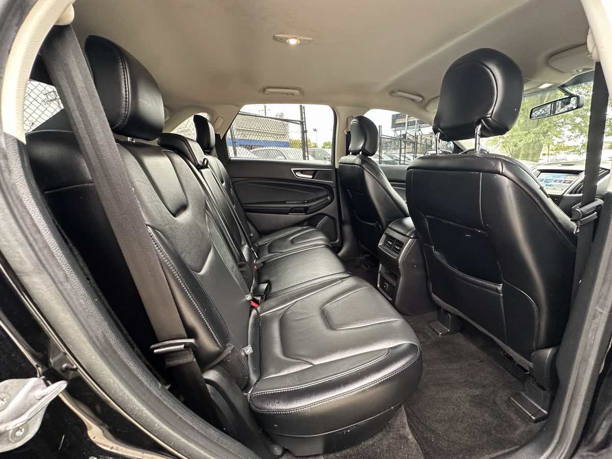 Used 2018 Ford Edge Titanium AWD/4WD image 34