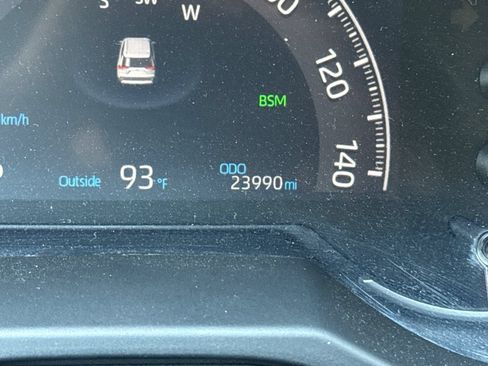 Used 2023 Toyota RAV4 XLE AWD/4WD image 40