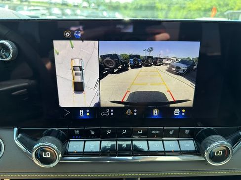 Used 2025 Chevrolet Colorado ZR2 w/ Midnight Edition AWD/4WD image 30