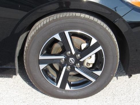 Used 2025 Nissan Sentra SV FWD image 8