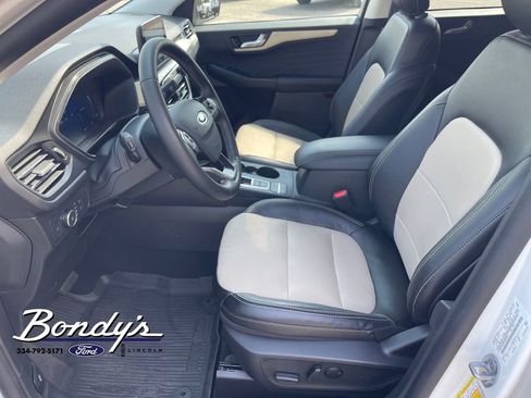 Used 2022 Ford Escape Titanium w/ Titanium Elite Package AWD/4WD image 10