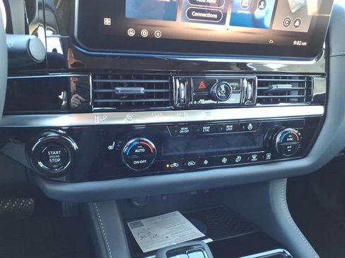 New 2026 Nissan Pathfinder SL image 13