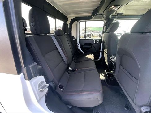 Used 2023 Jeep Gladiator Rubicon w/ Cold Weather Group image 16