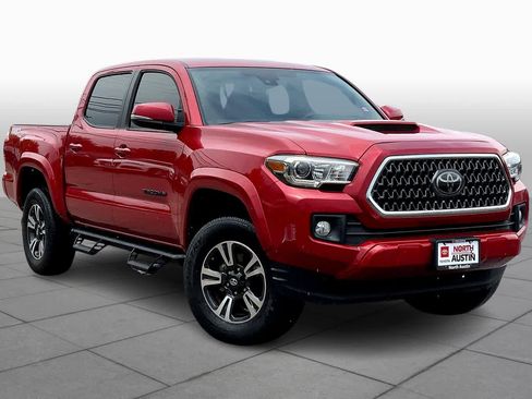 Used 2018 Toyota Tacoma TRD Sport w/ Technology Package RWD image 3