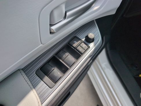 Certified 2026 Toyota Sienna XLE FWD image 15