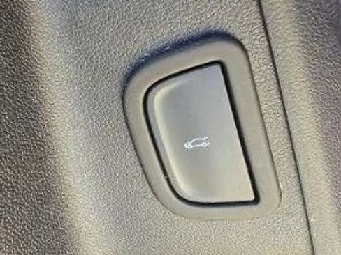 Used 2024 Chevrolet Traverse Z71 w/ Enhanced Driving Package AWD/4WD image 28