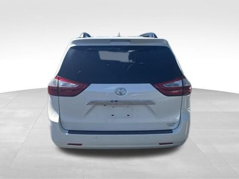 Used 2017 Toyota Sienna Limited AWD/4WD image 4