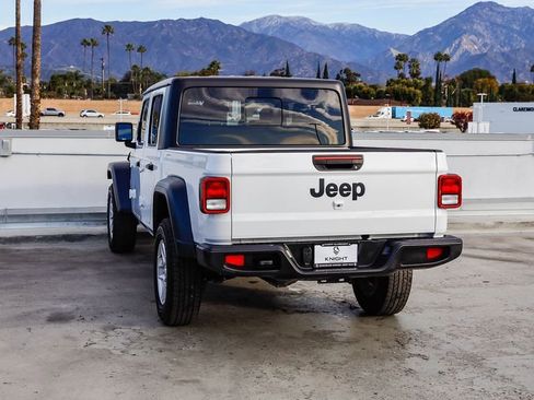 Certified 2023 Jeep Gladiator Sport image 7