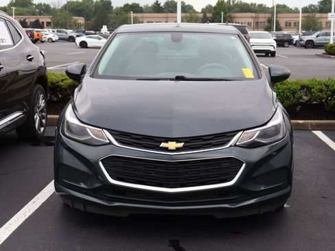 Used 2017 Chevrolet Cruze LT FWD image 2
