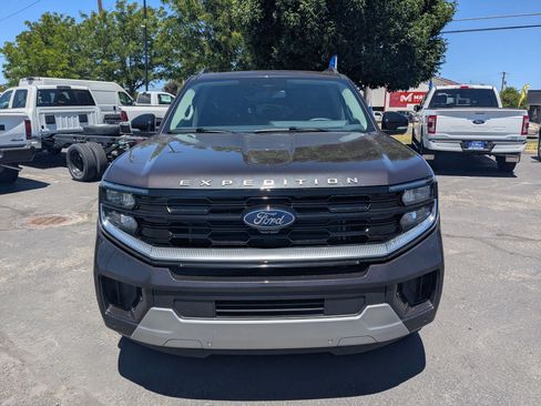 Certified 2026 Ford Expedition Max Platinum w/ Platinum Ultimate Package AWD/4WD image 12
