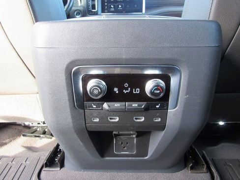 Used 2023 GMC Yukon XL Denali w/ Advanced Technology Package image 30