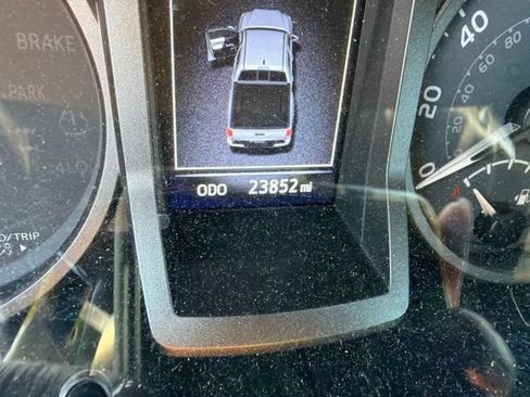 Used 2022 Toyota Tacoma TRD Sport AWD/4WD image 5