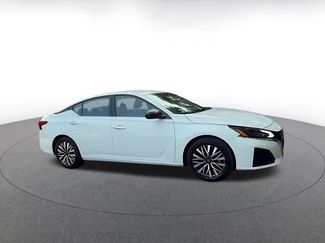 Used 2025 Nissan Altima 2.5 SV FWD video 2