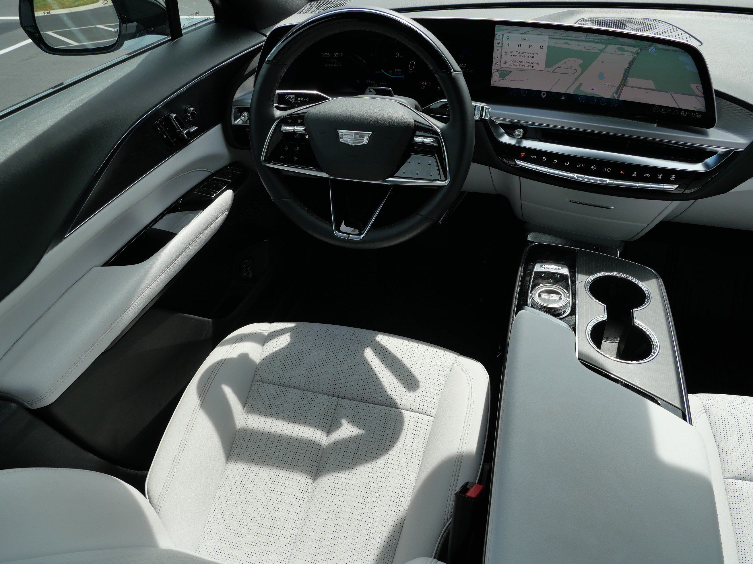 Used 2026 Cadillac Lyriq Luxury w/ LPO, Floor Liner Package AWD/4WD image 8